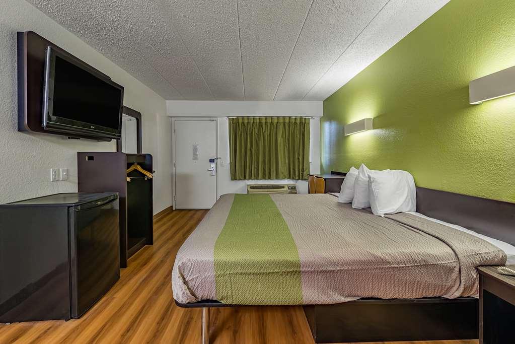 Days Inn By Wyndham Cincinnati I-71 Silverton Room photo